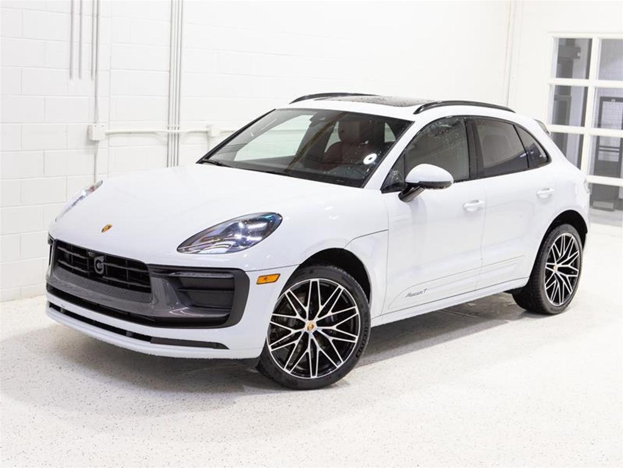 2025 Porsche Macan T AWD Photo