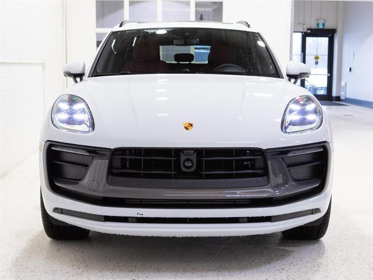 2025 Porsche Macan T AWD Photo
