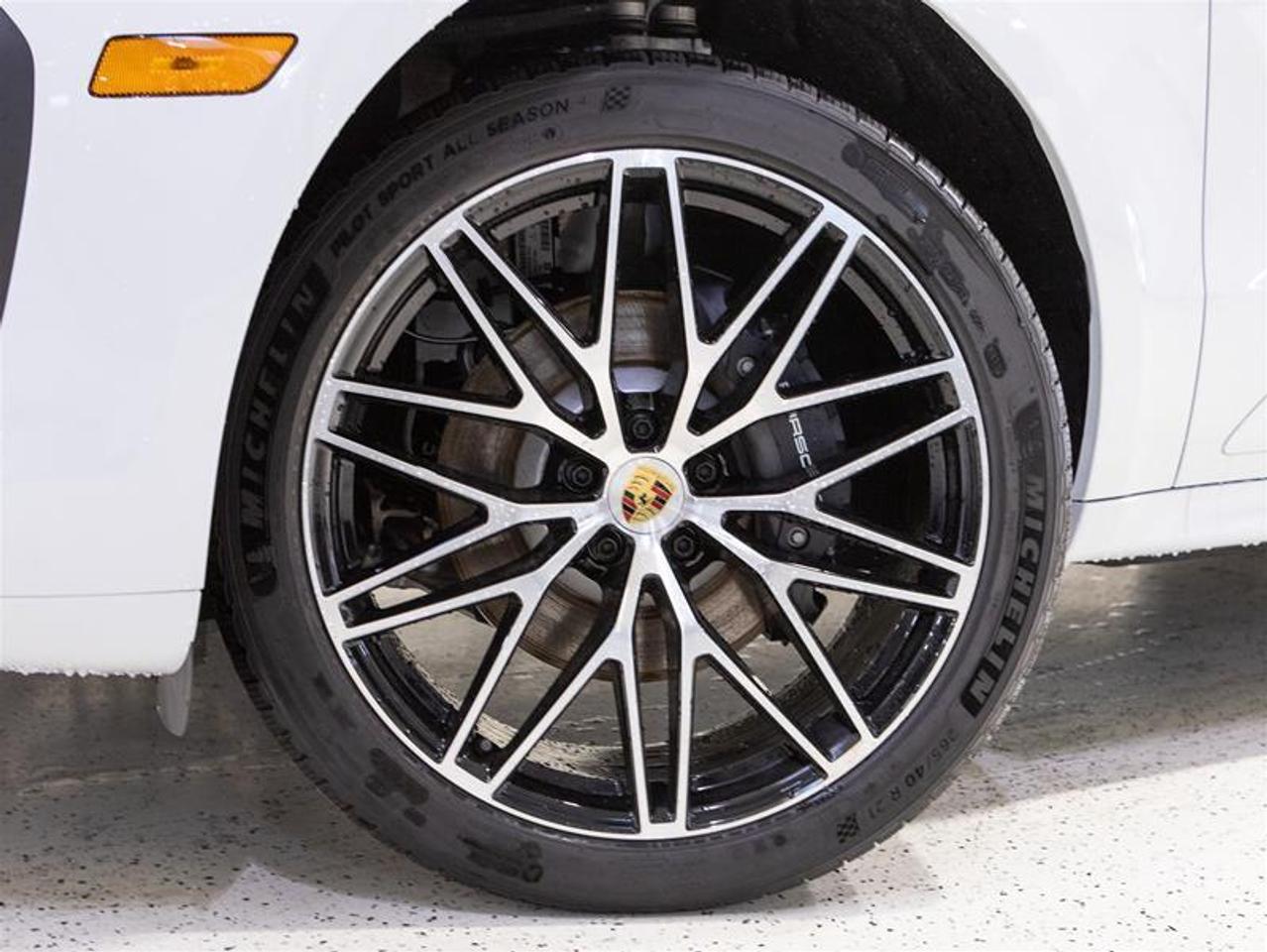 2025 Porsche Macan T AWD Photo