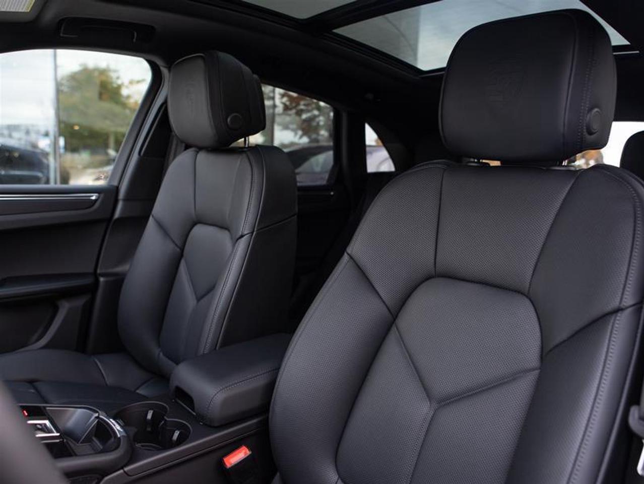 2025 Porsche Macan T AWD Photo