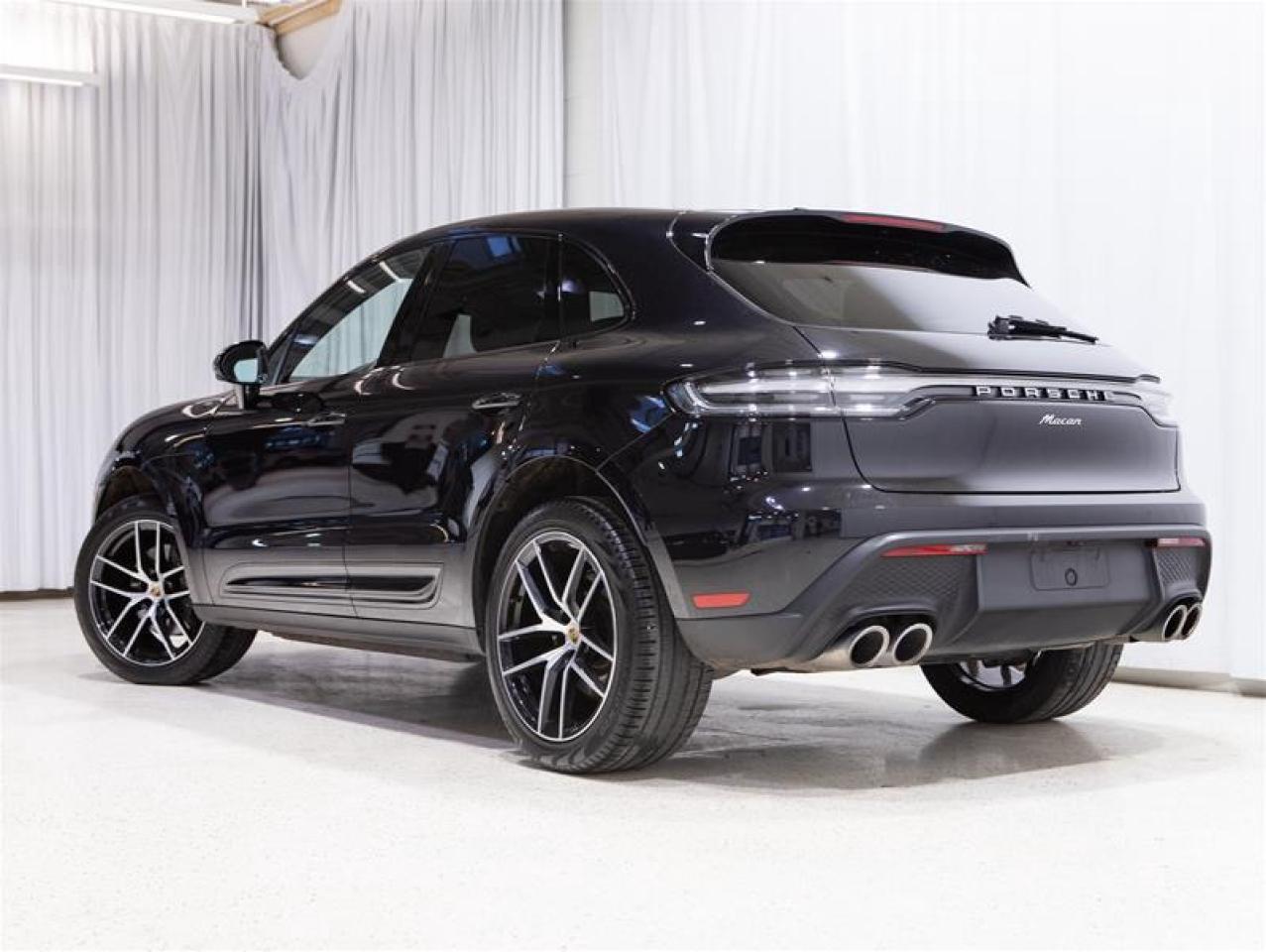 2023 Porsche Macan  Photo2