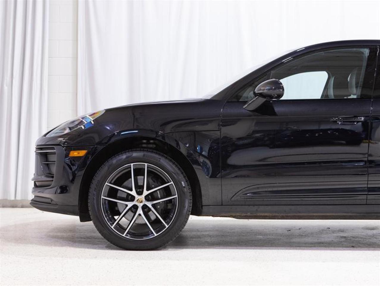2023 Porsche Macan  Photo