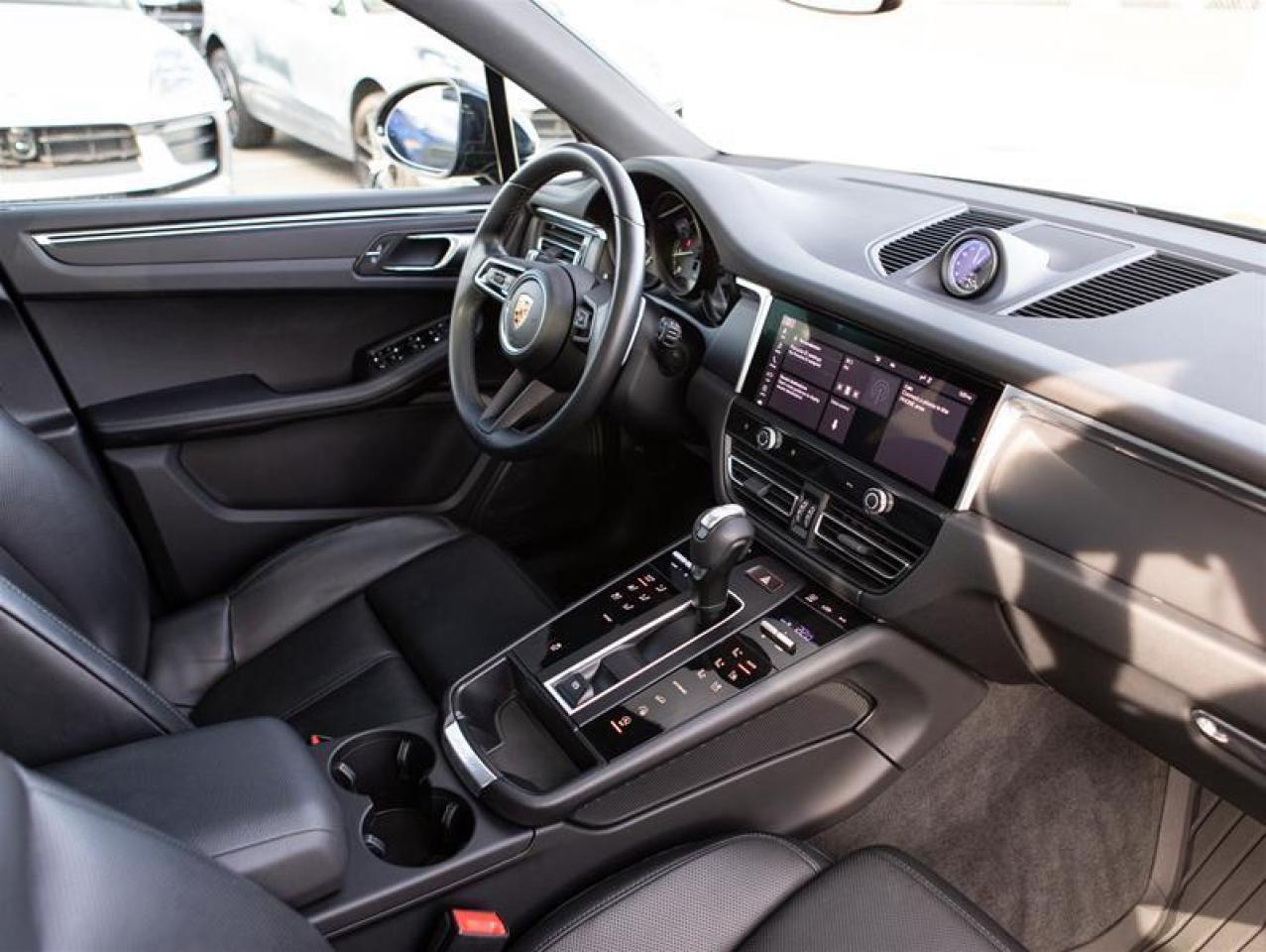 2023 Porsche Macan  Photo