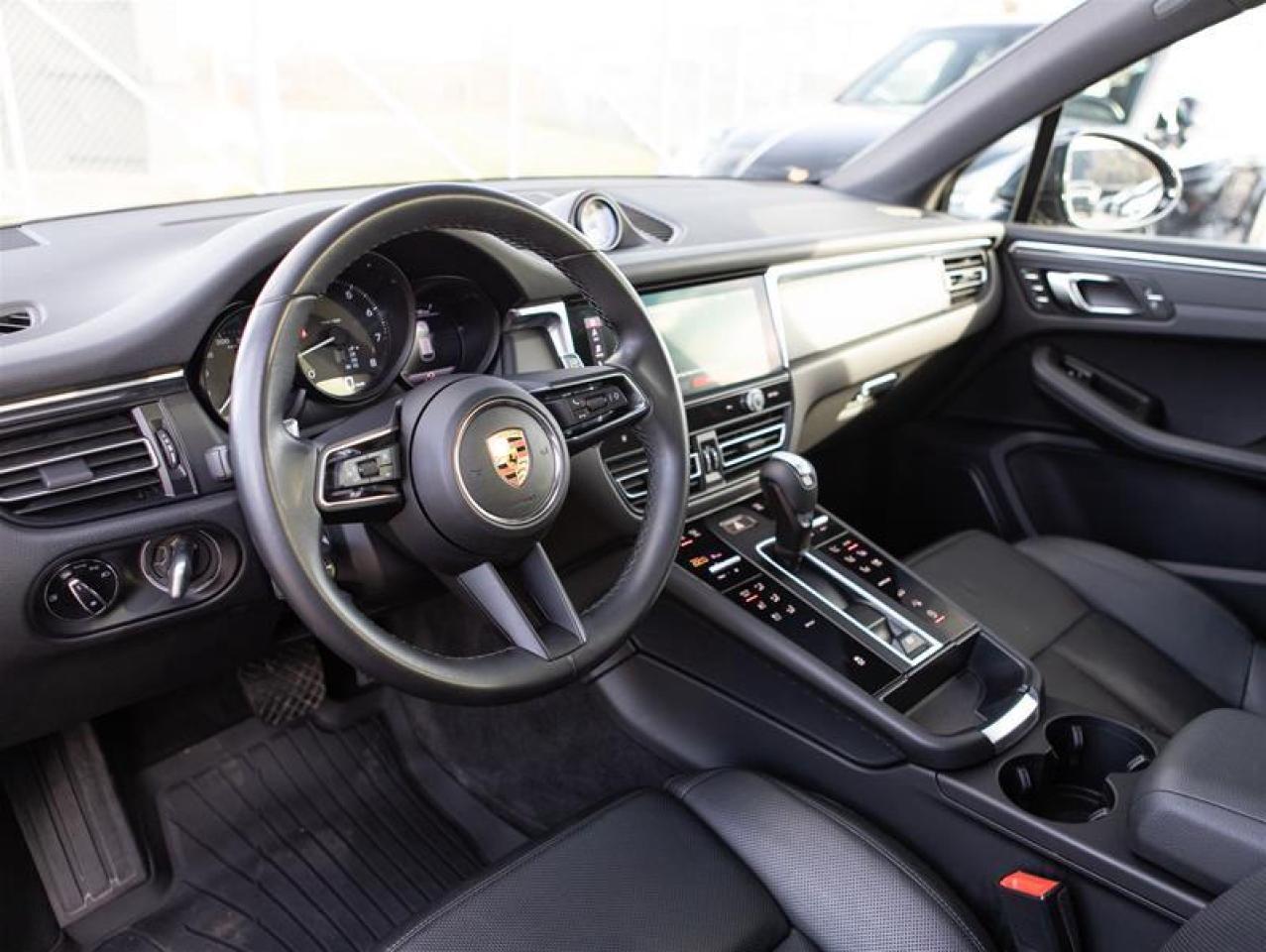 2023 Porsche Macan  Photo