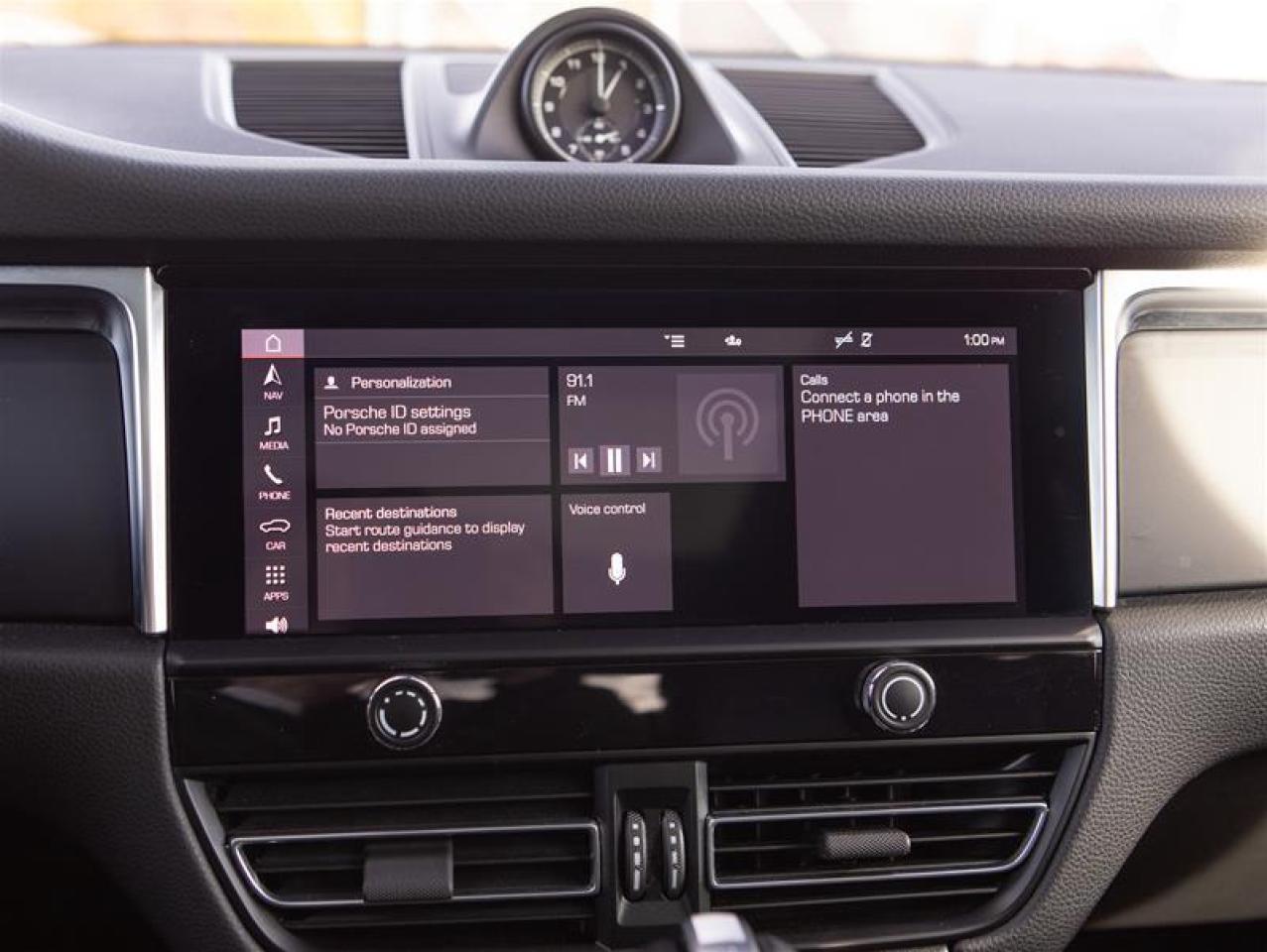 2023 Porsche Macan  Photo