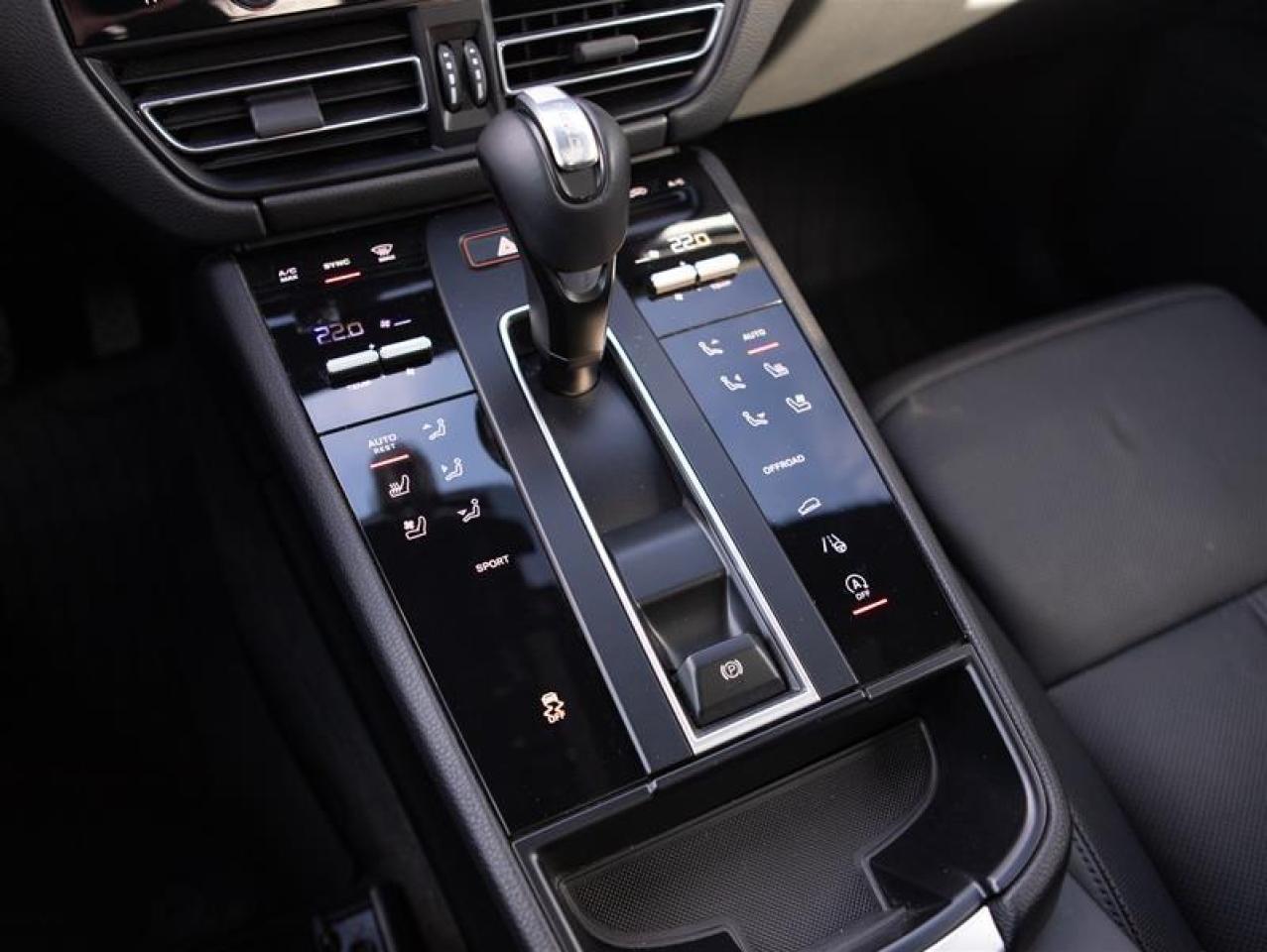 2023 Porsche Macan  Photo