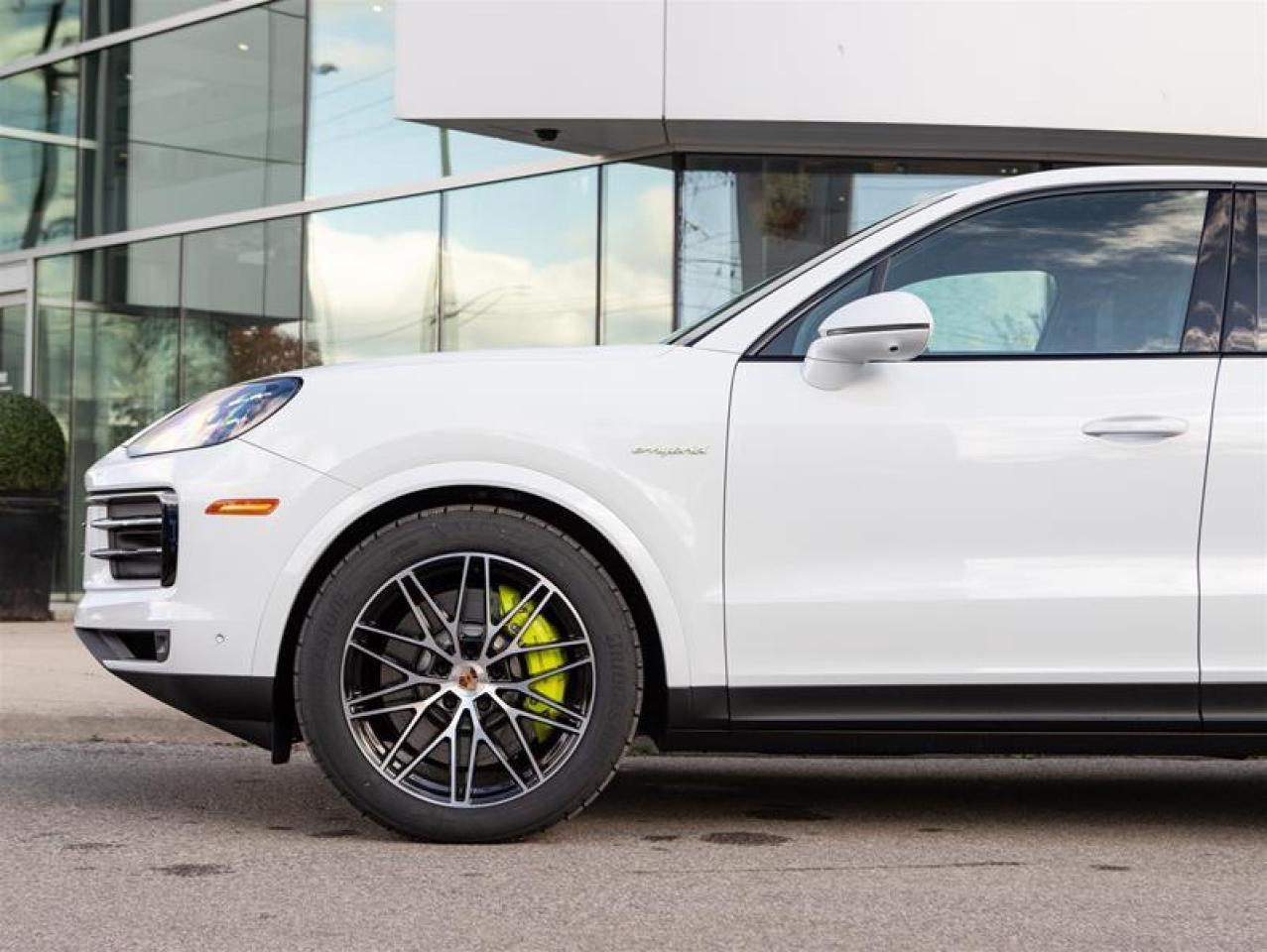 2025 Porsche Cayenne e-Hybrid AWD Photo