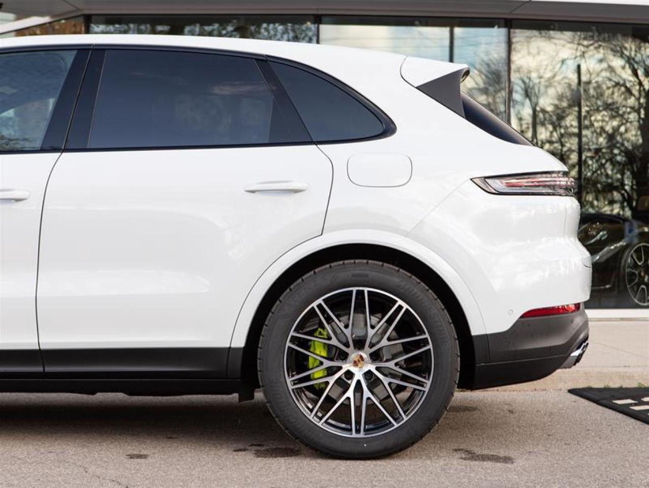 2025 Porsche Cayenne e-Hybrid AWD Photo