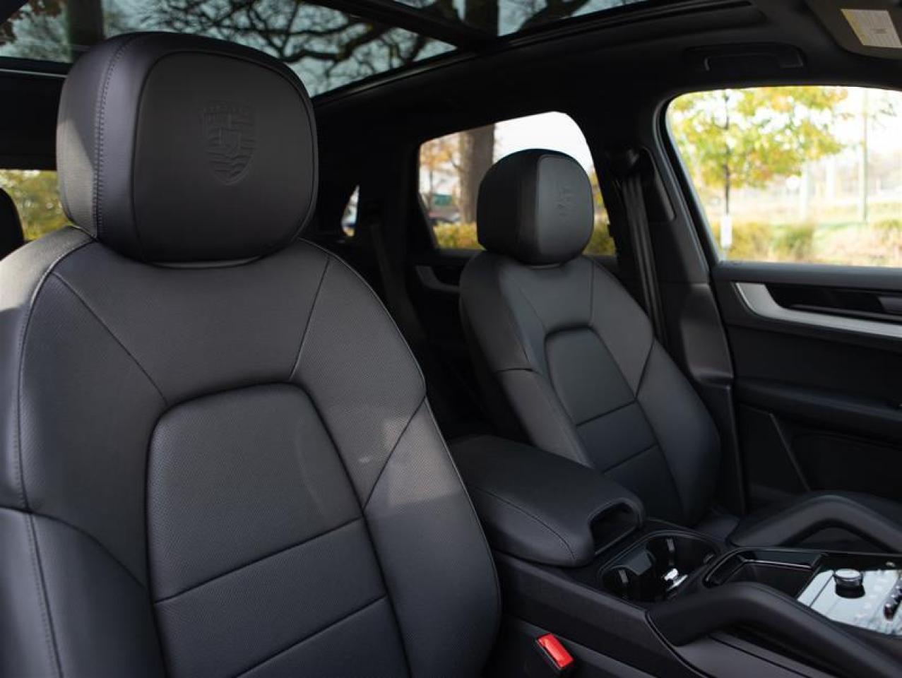 2025 Porsche Cayenne e-Hybrid AWD Photo