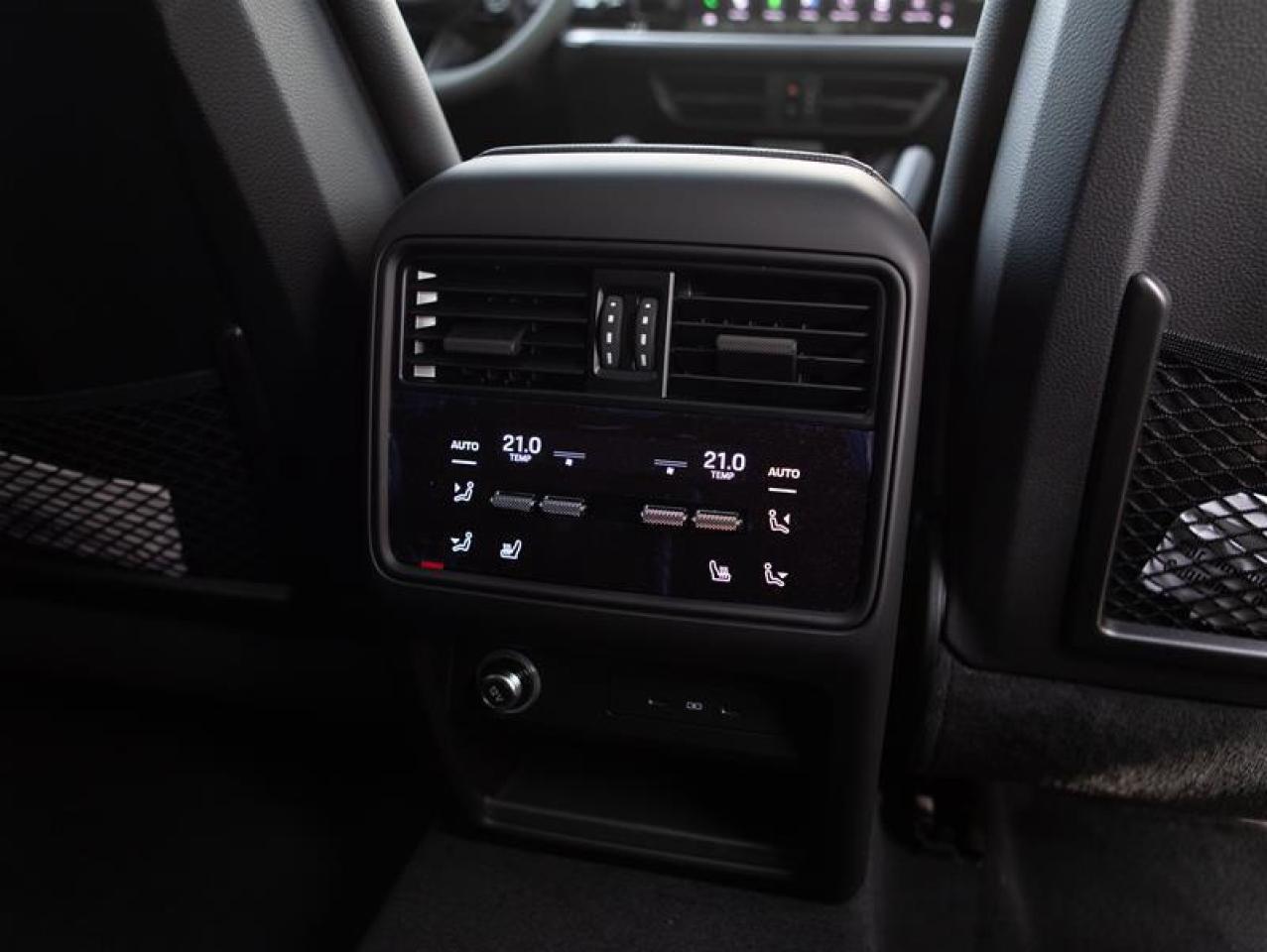 2025 Porsche Cayenne e-Hybrid AWD Photo