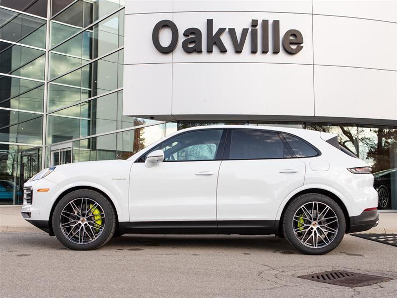 2025 Porsche Cayenne e-Hybrid AWD Photo3