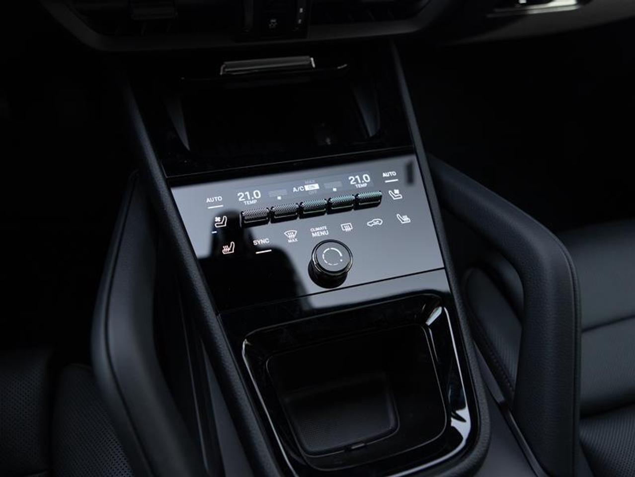 2025 Porsche Cayenne e-Hybrid AWD Photo