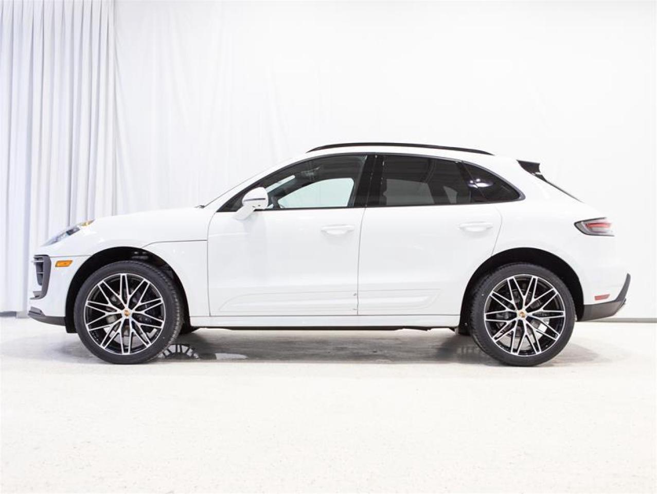 2025 Porsche Macan AWD Photo