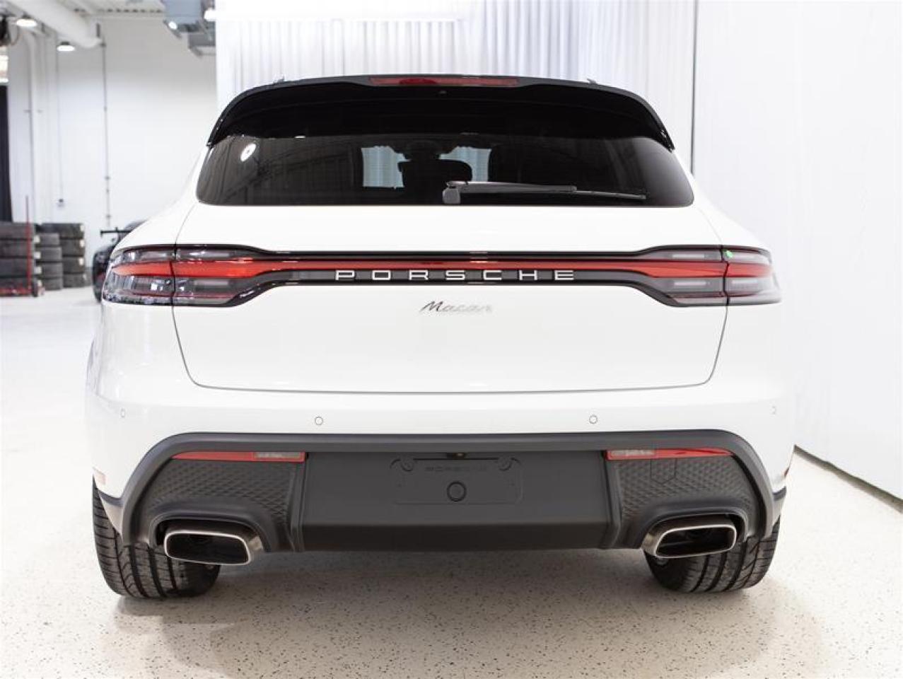 2025 Porsche Macan AWD Photo