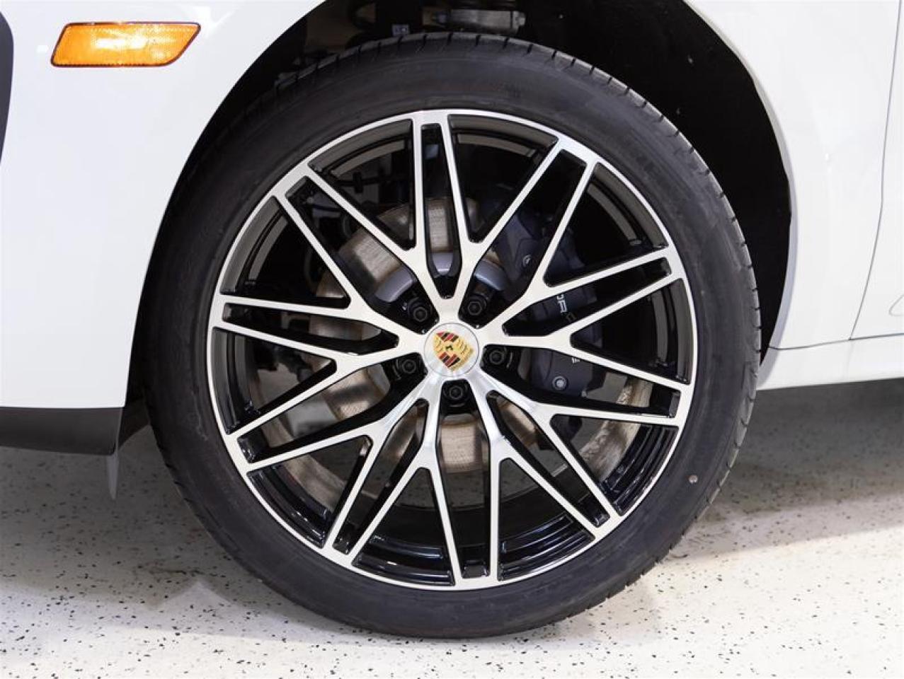 2025 Porsche Macan AWD Photo