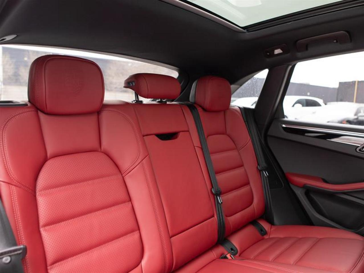 2025 Porsche Macan AWD Photo