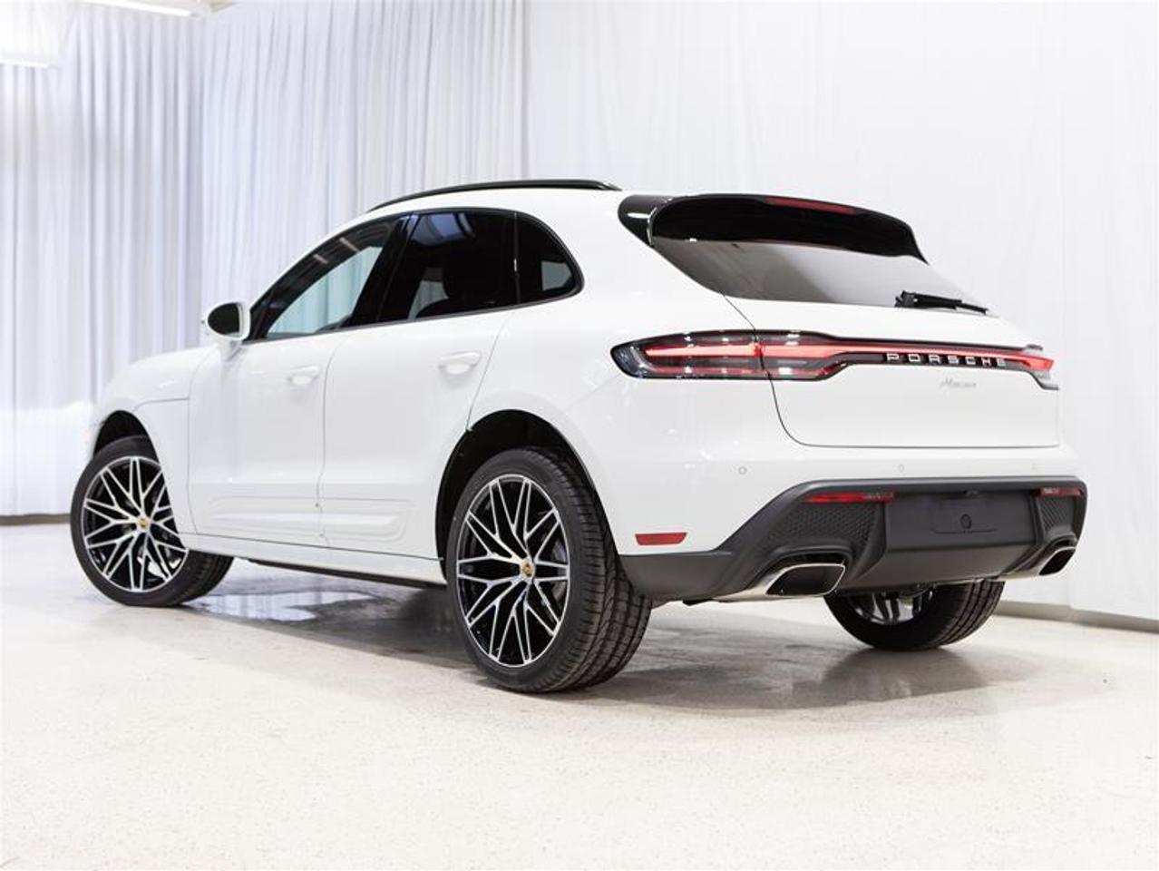 2025 Porsche Macan AWD Photo