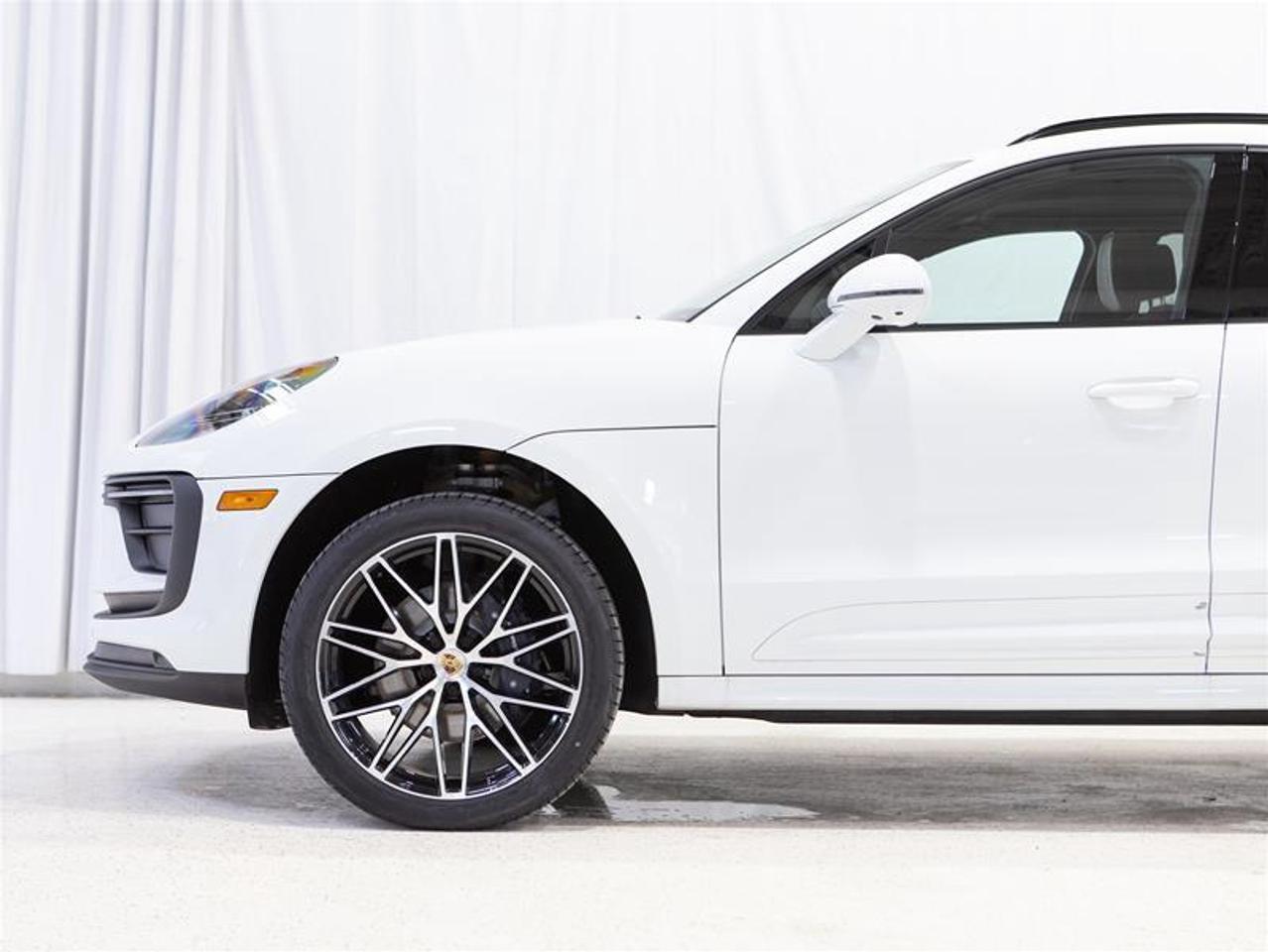 2025 Porsche Macan AWD Photo