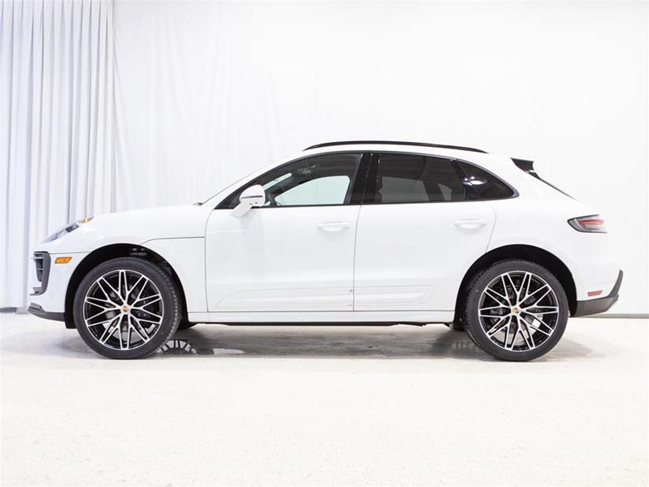 2025 Porsche Macan AWD Photo