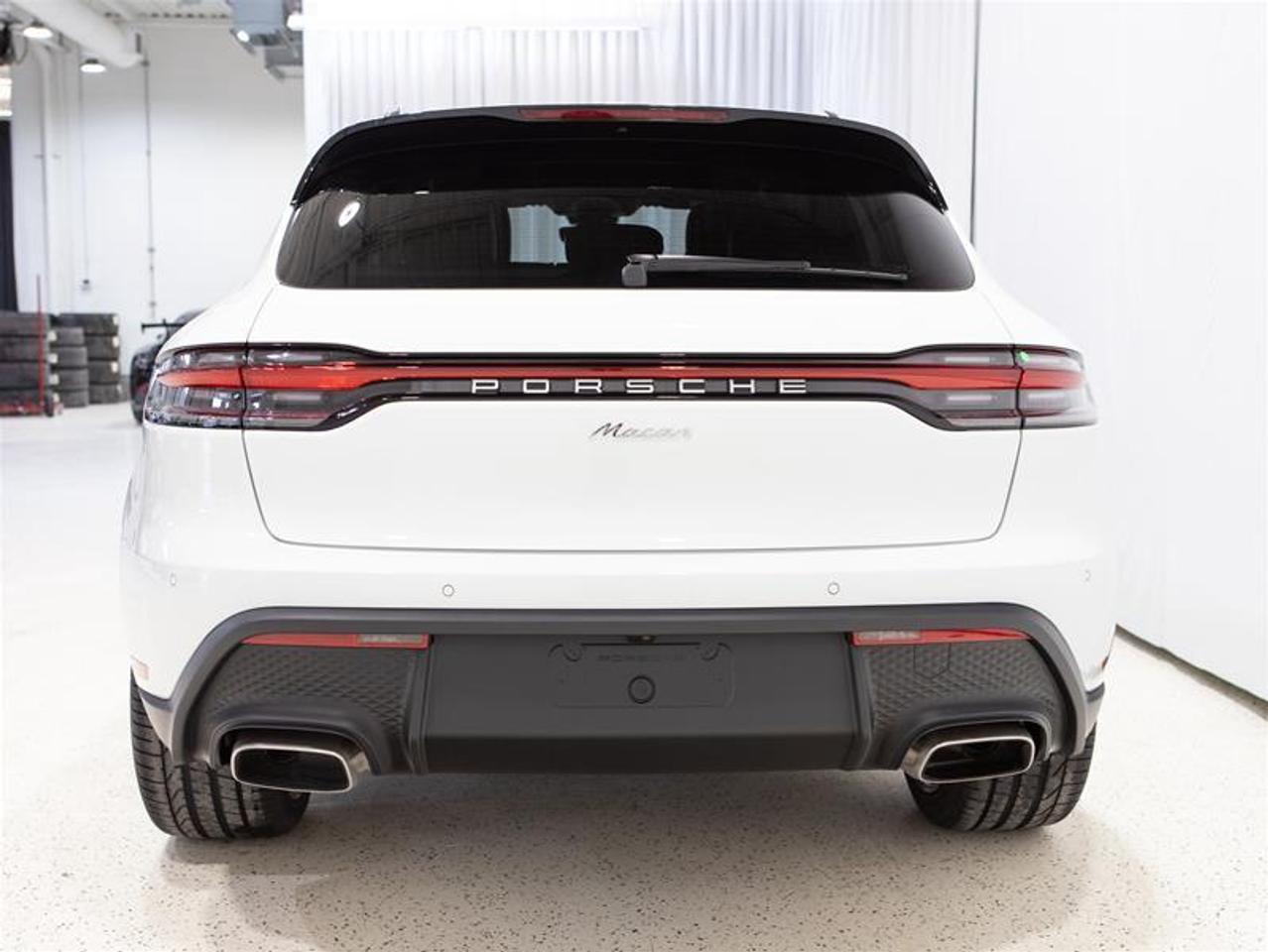 2025 Porsche Macan AWD Photo