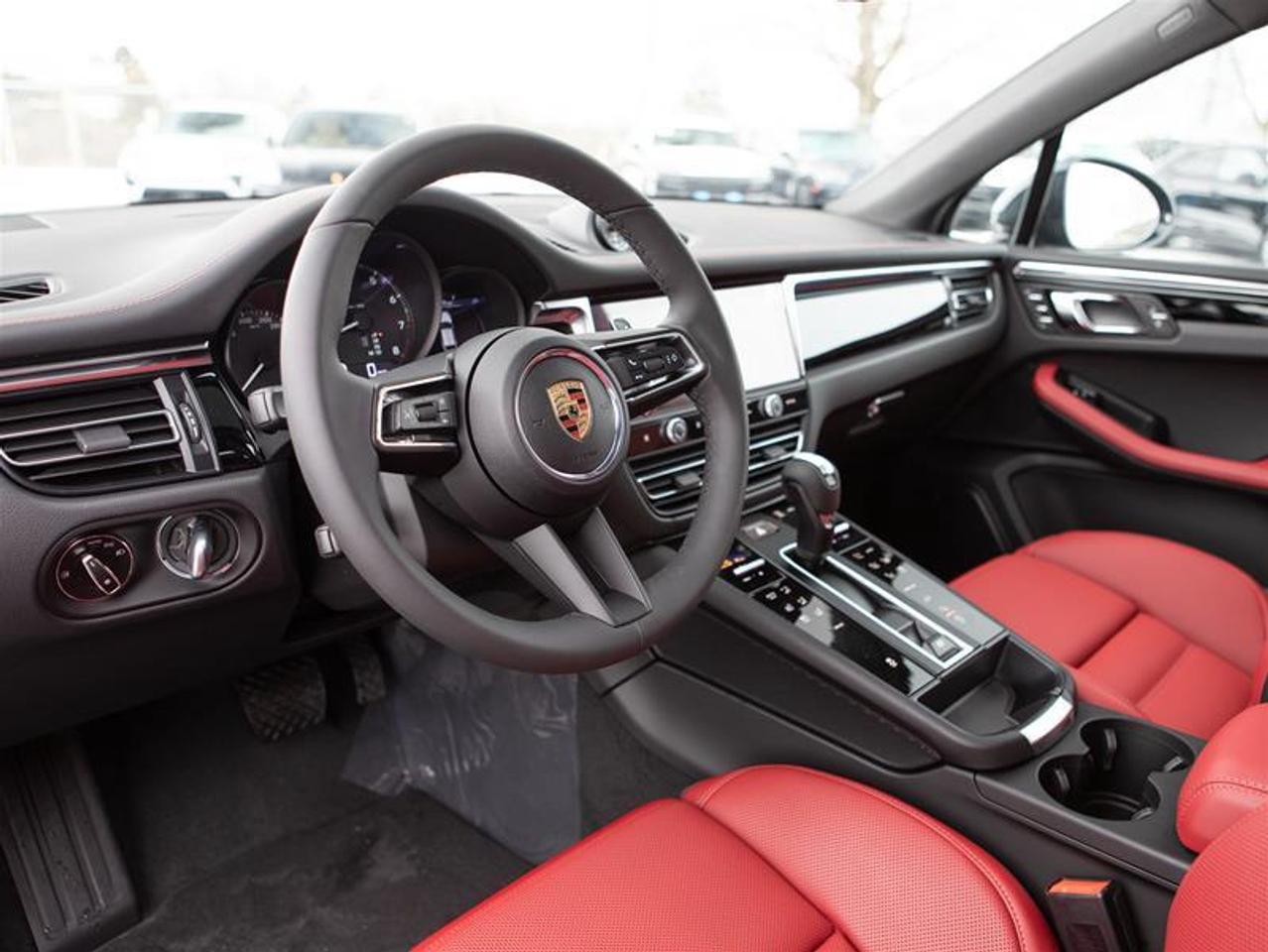 2025 Porsche Macan AWD Photo