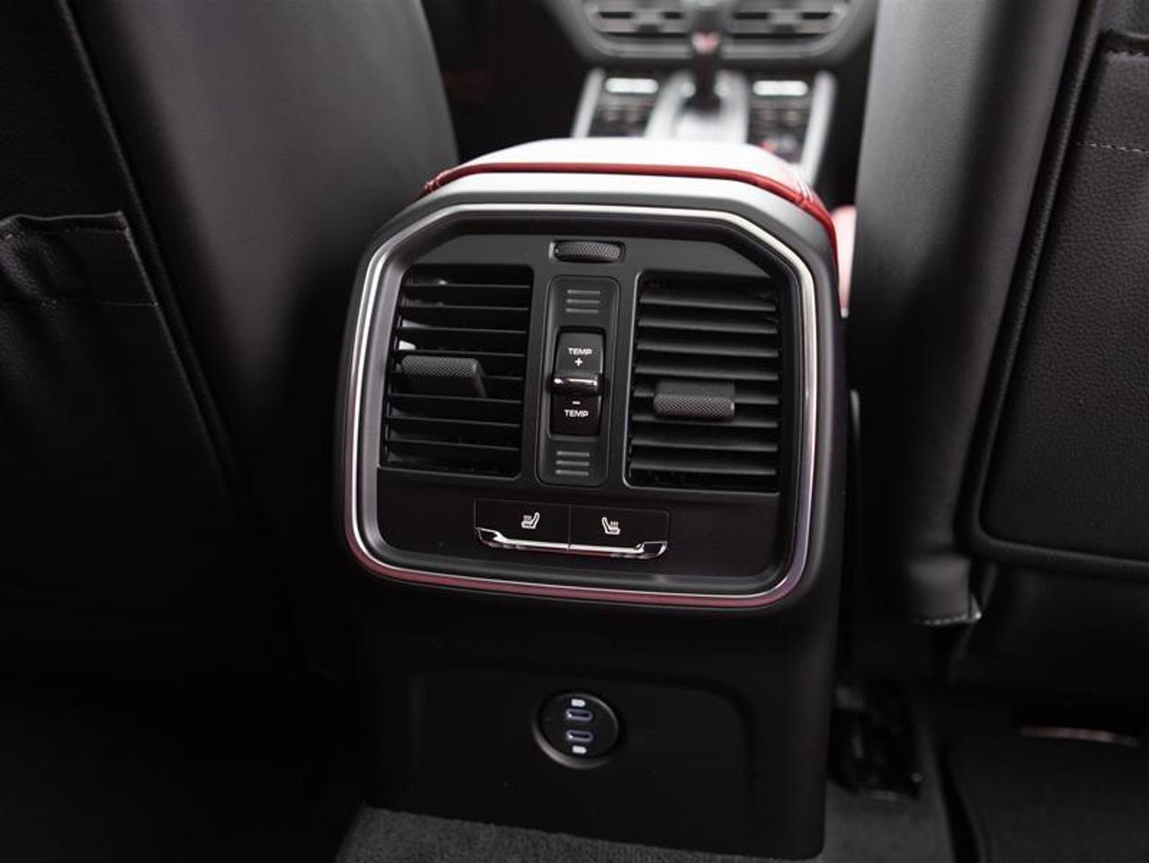 2025 Porsche Macan AWD Photo