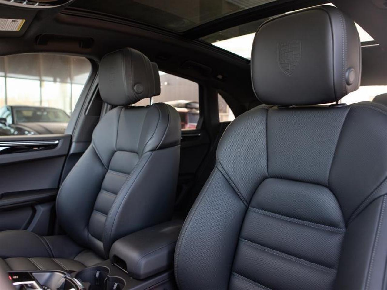 2026 Porsche Macan AWD Photo