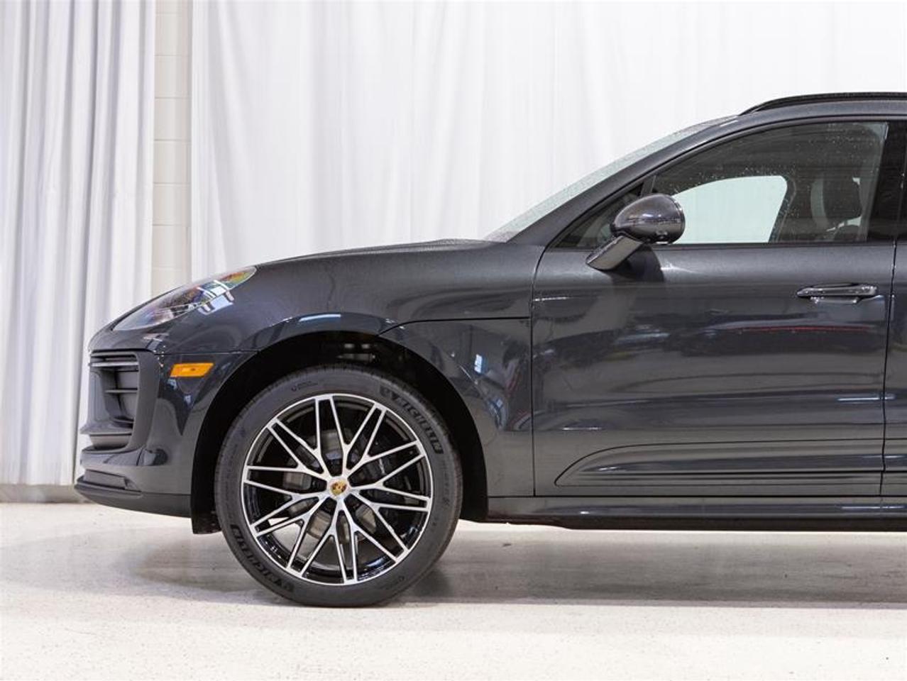 2026 Porsche Macan AWD Photo