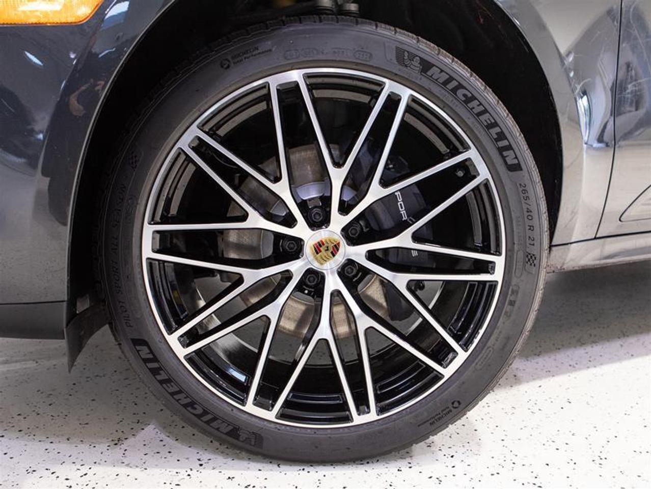 2026 Porsche Macan AWD Photo