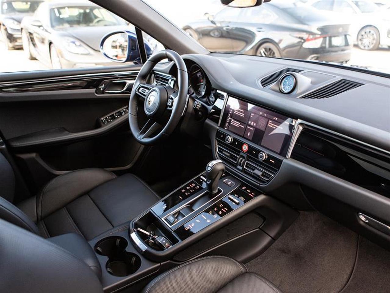 2026 Porsche Macan AWD Photo