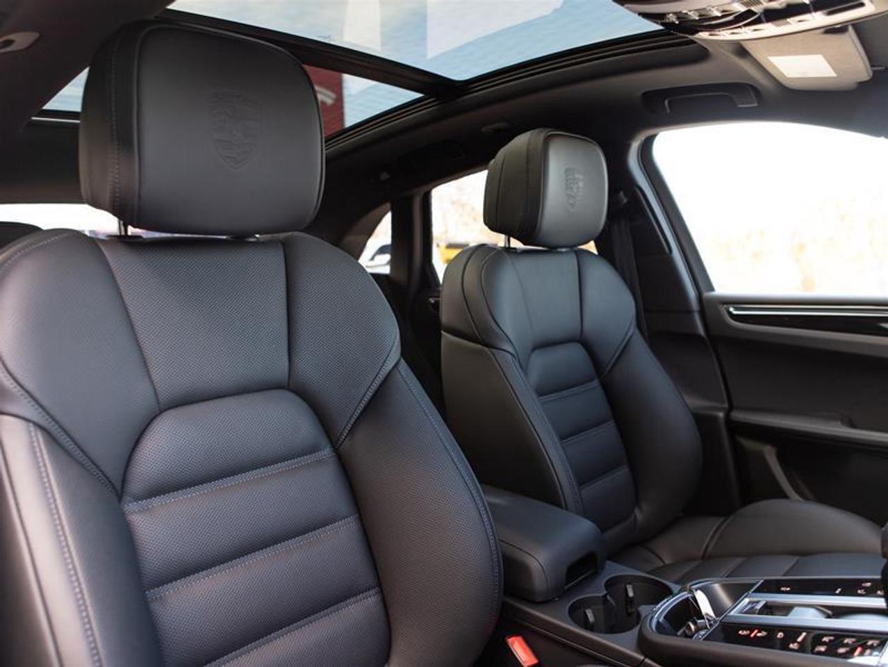 2026 Porsche Macan AWD Photo