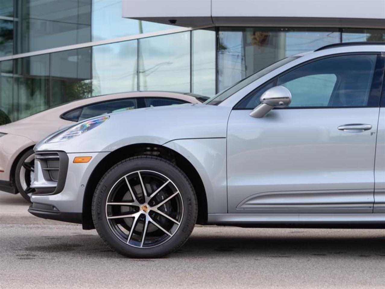2024 Porsche Macan AWD Photo