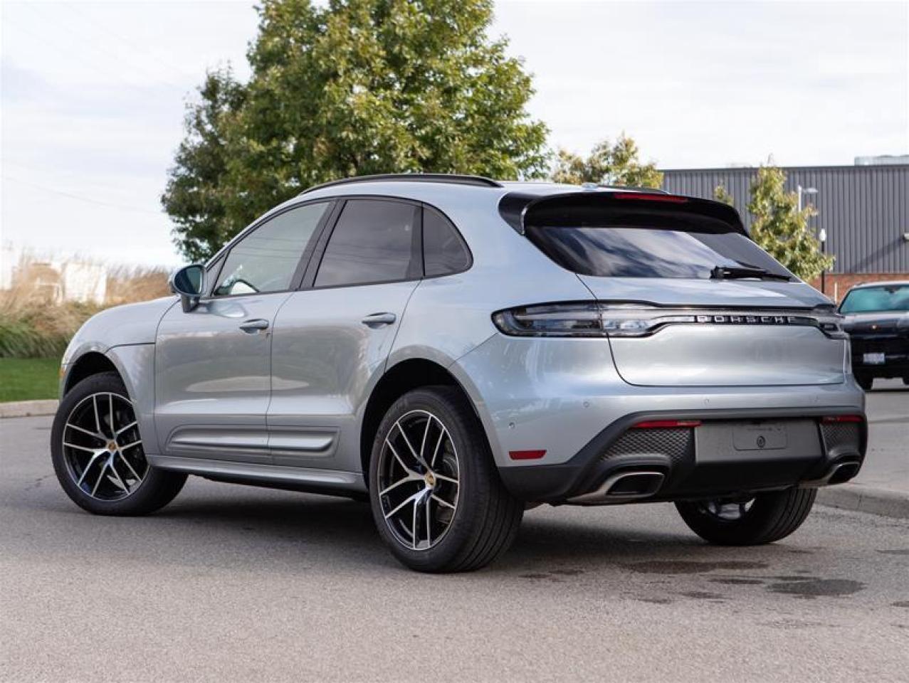 2024 Porsche Macan AWD Photo2
