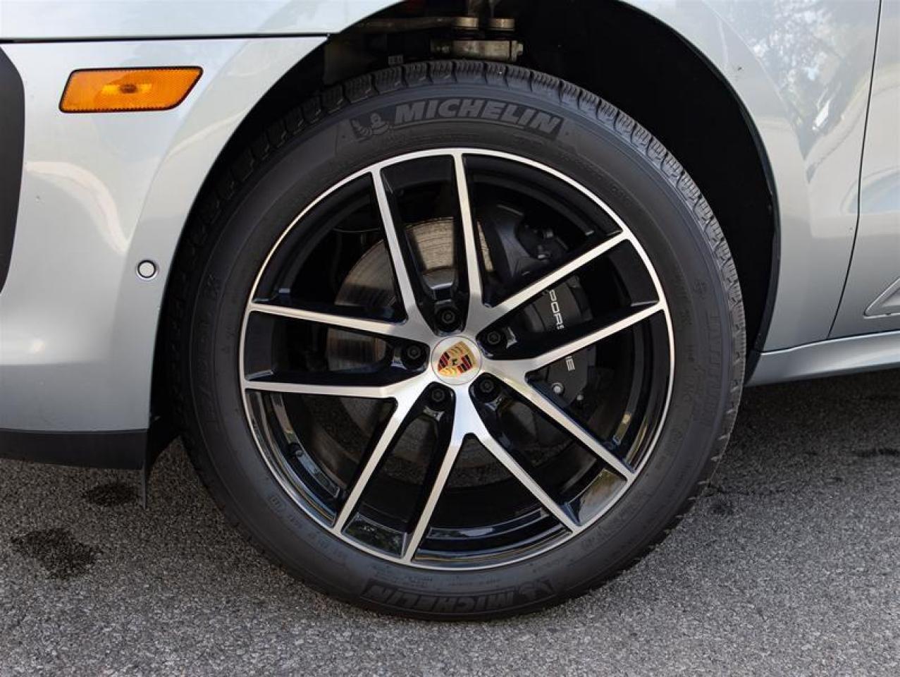 2024 Porsche Macan AWD Photo