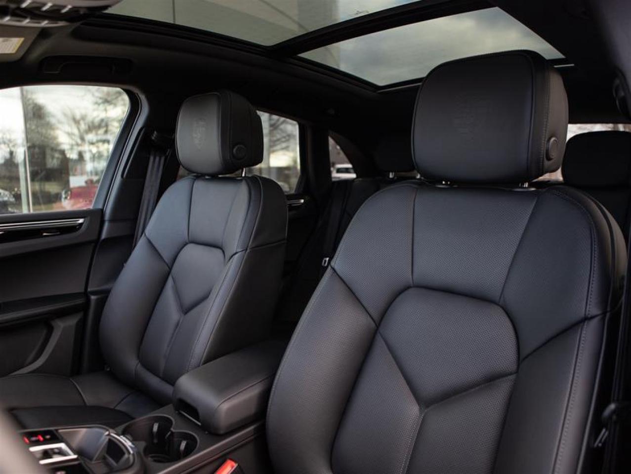 2024 Porsche Macan AWD Photo