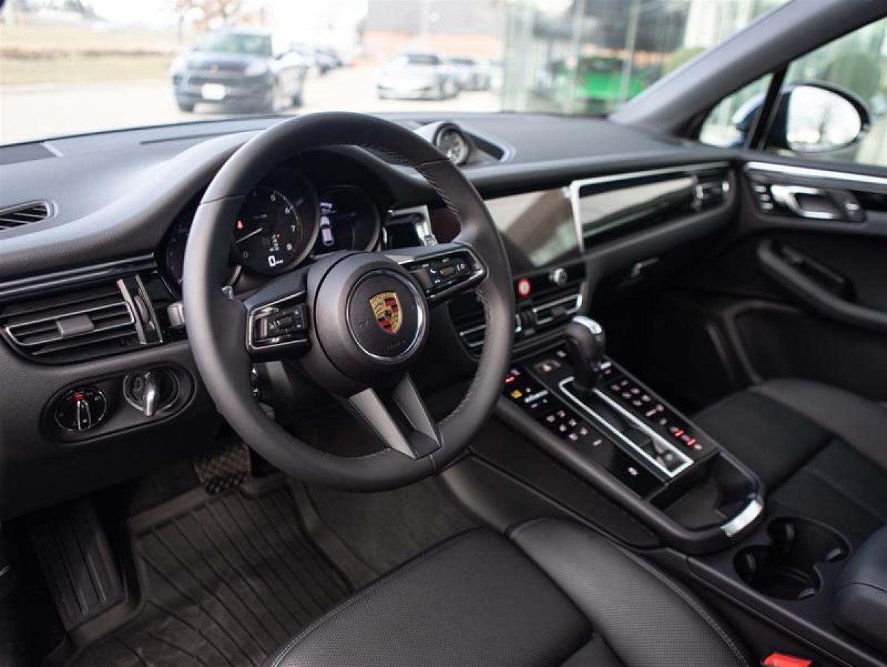 2024 Porsche Macan AWD Photo