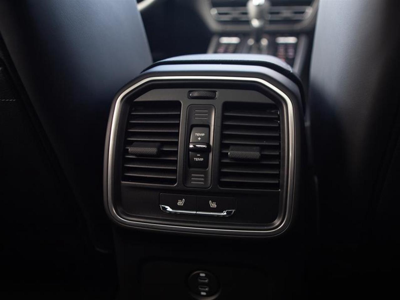 2024 Porsche Macan AWD Photo