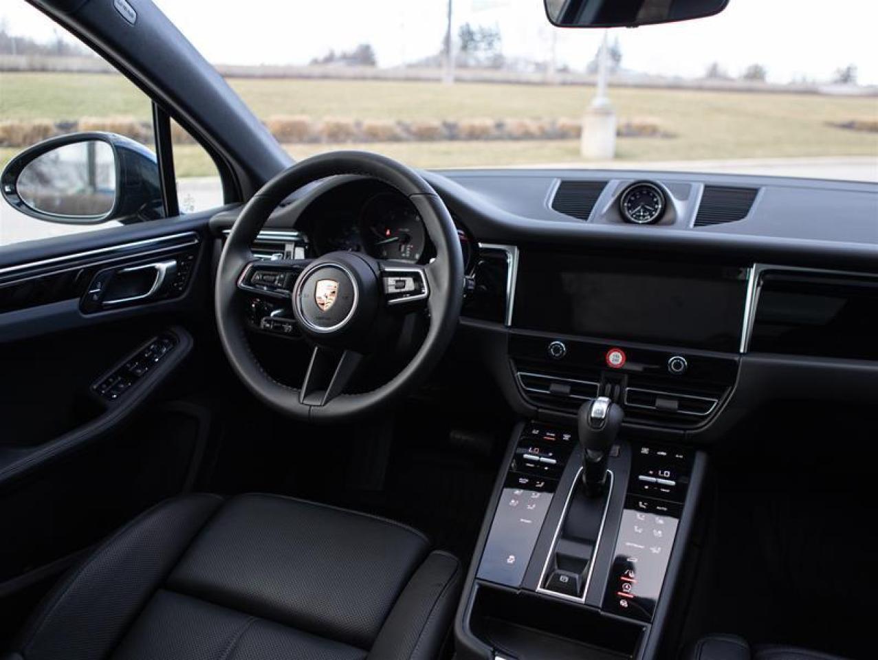 2024 Porsche Macan AWD Photo