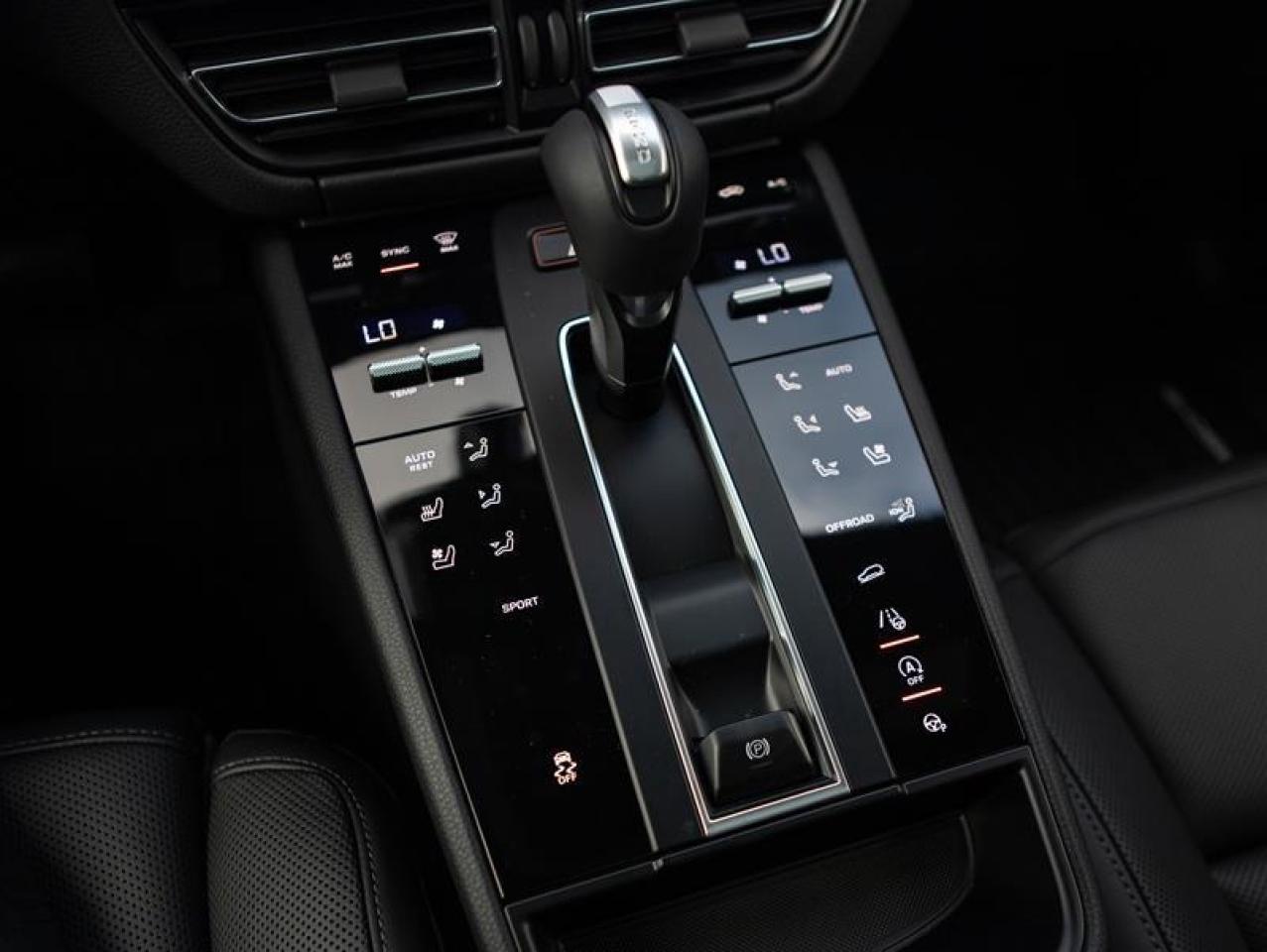 2024 Porsche Macan AWD Photo