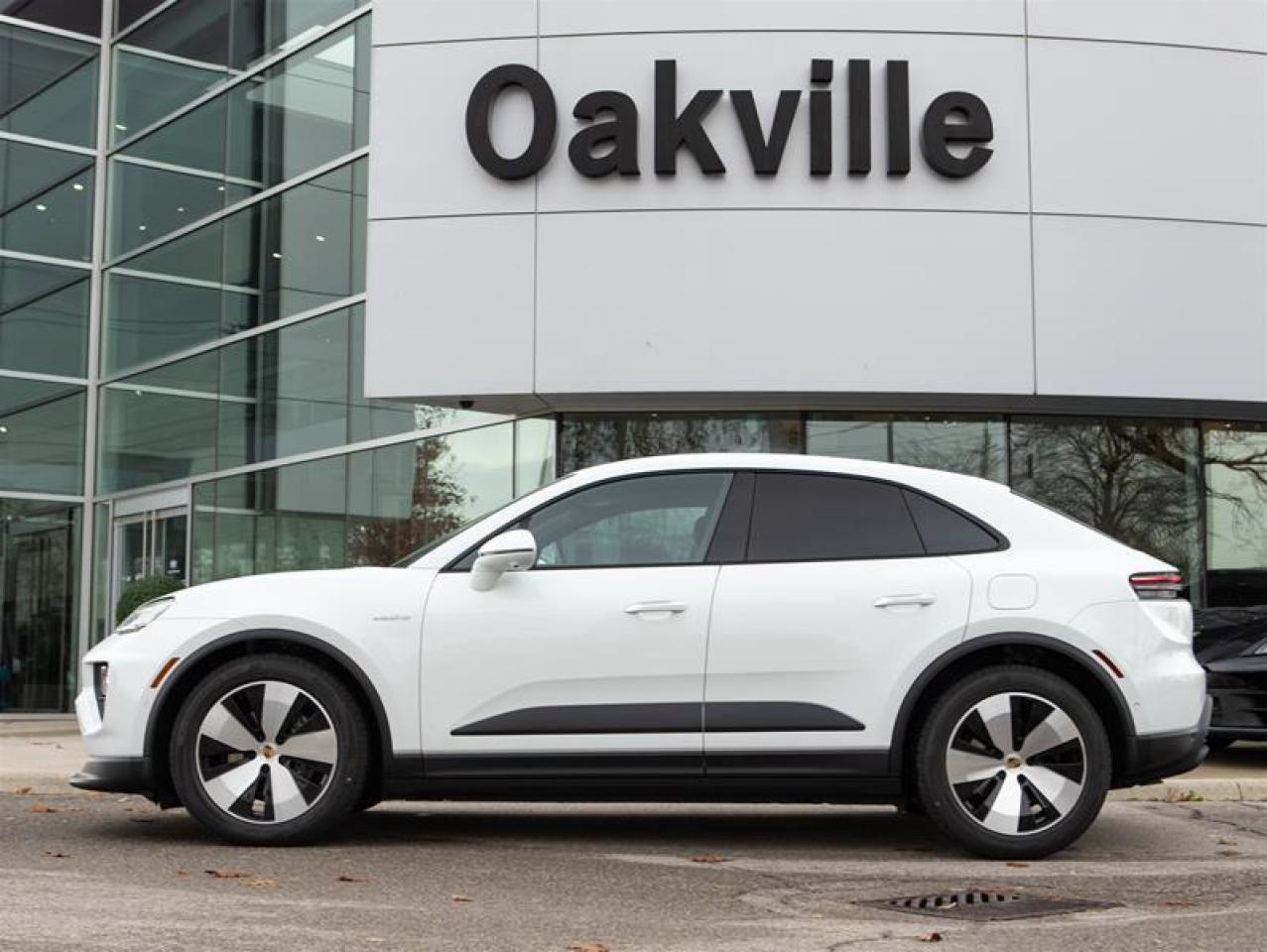 2024 Porsche Macan Electric 4 AWD Photo3