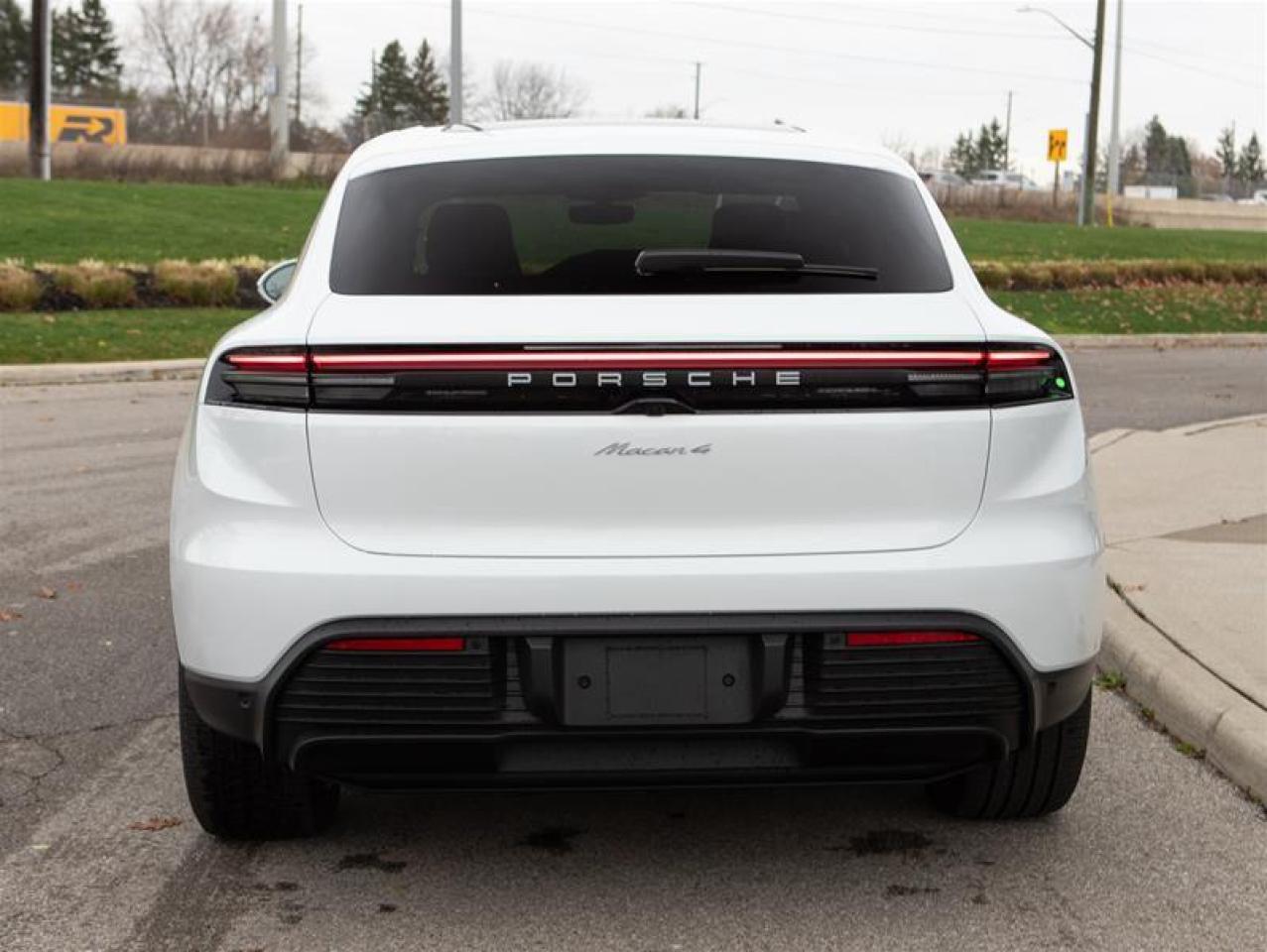 2024 Porsche Macan Electric 4 AWD Photo