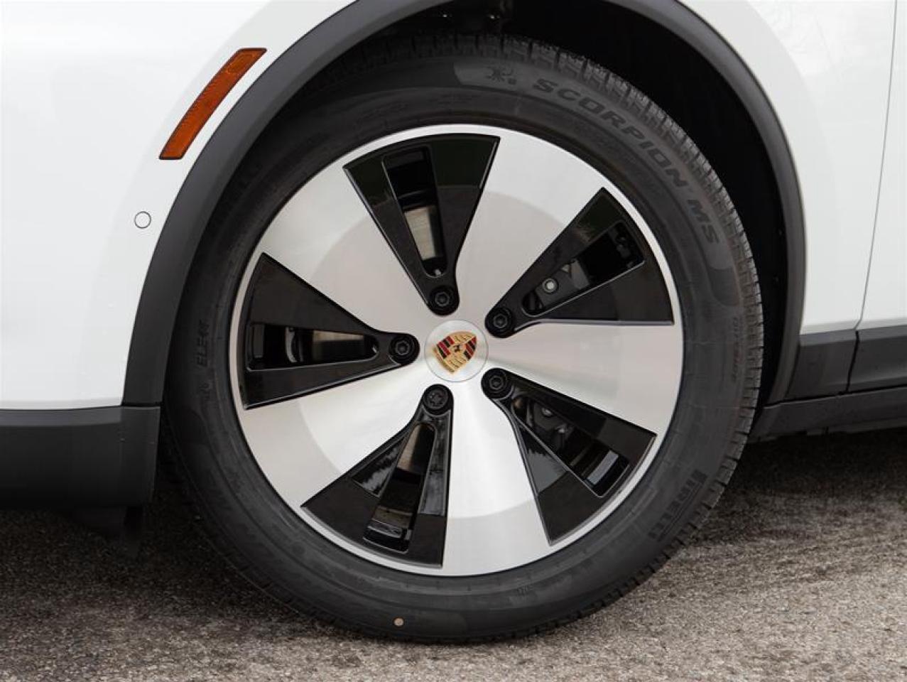 2024 Porsche Macan Electric 4 AWD Photo