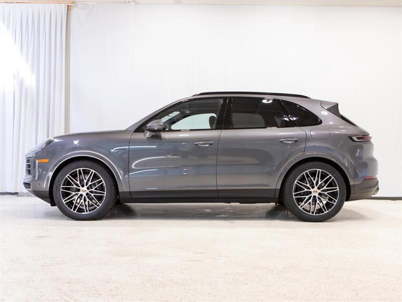 2025 Porsche Cayenne e-Hybrid AWD Photo4