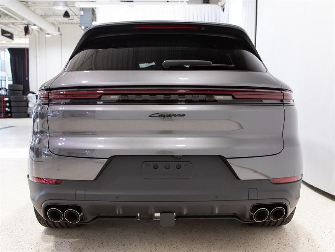 2025 Porsche Cayenne e-Hybrid AWD Photo