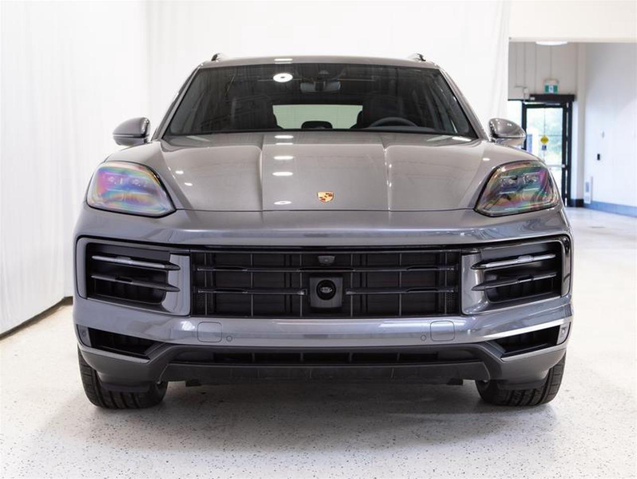 2025 Porsche Cayenne e-Hybrid AWD Photo