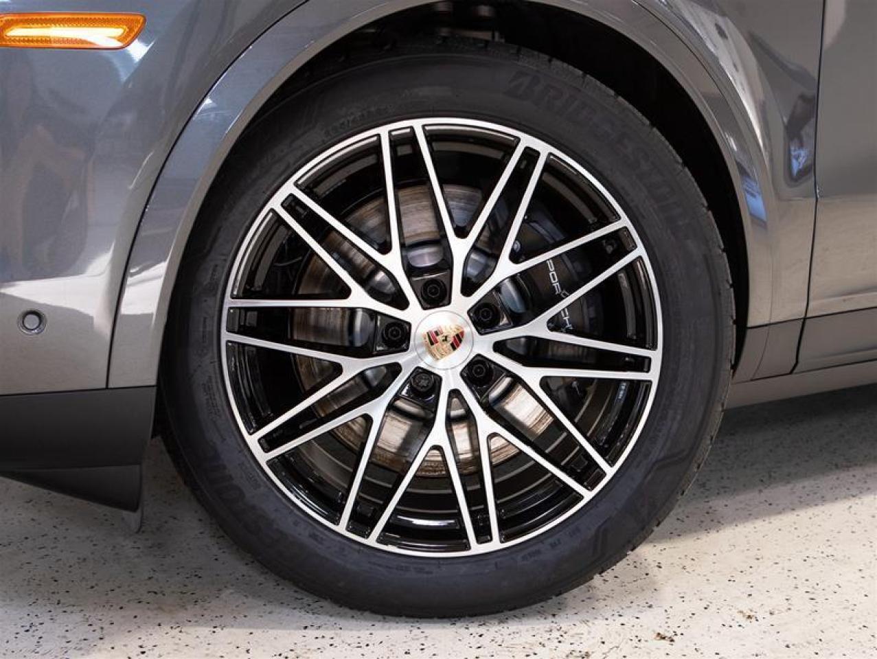 2025 Porsche Cayenne e-Hybrid AWD Photo