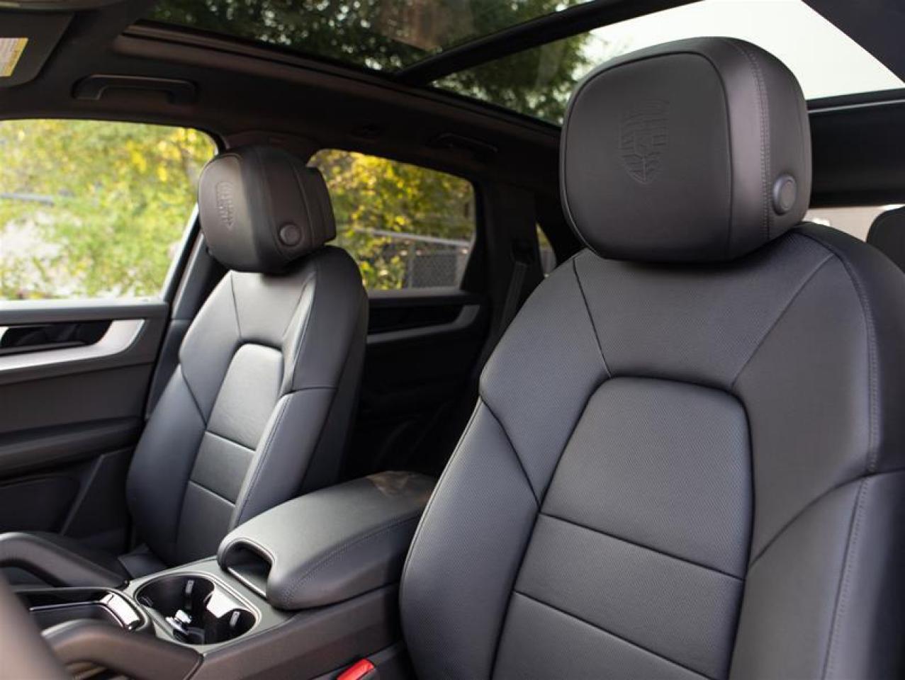 2025 Porsche Cayenne e-Hybrid AWD Photo