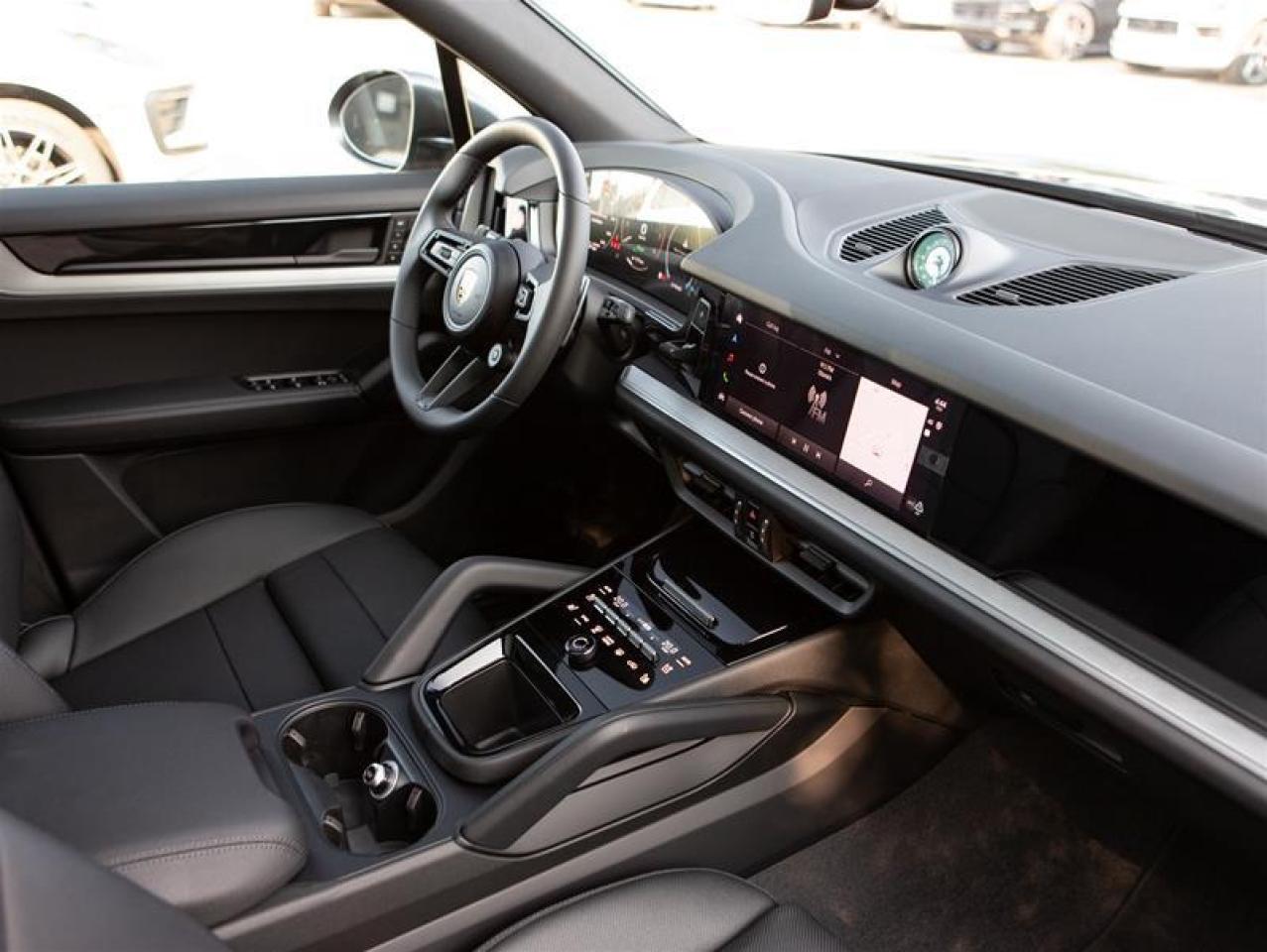 2025 Porsche Cayenne e-Hybrid AWD Photo