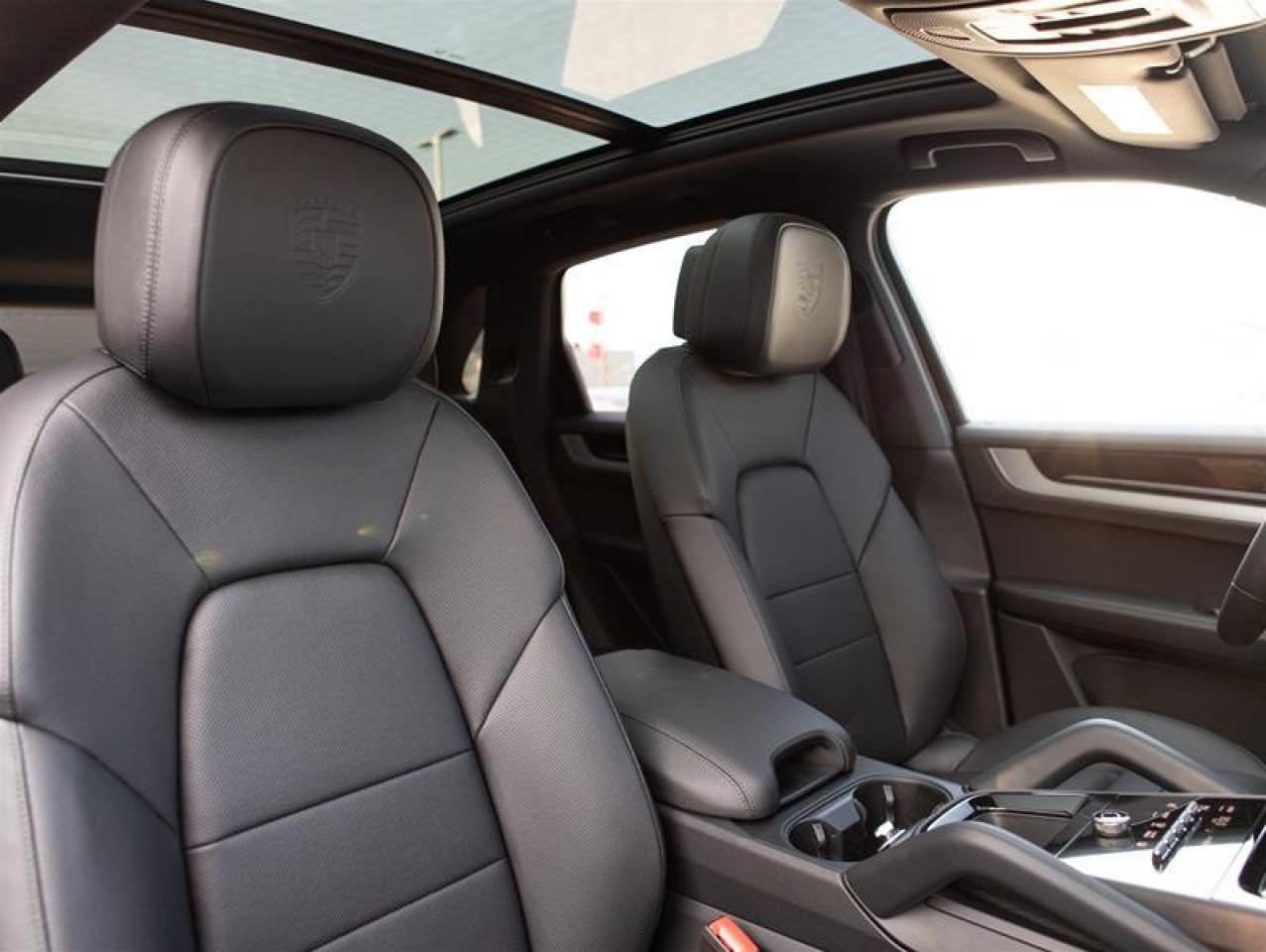 2025 Porsche Cayenne e-Hybrid AWD Photo