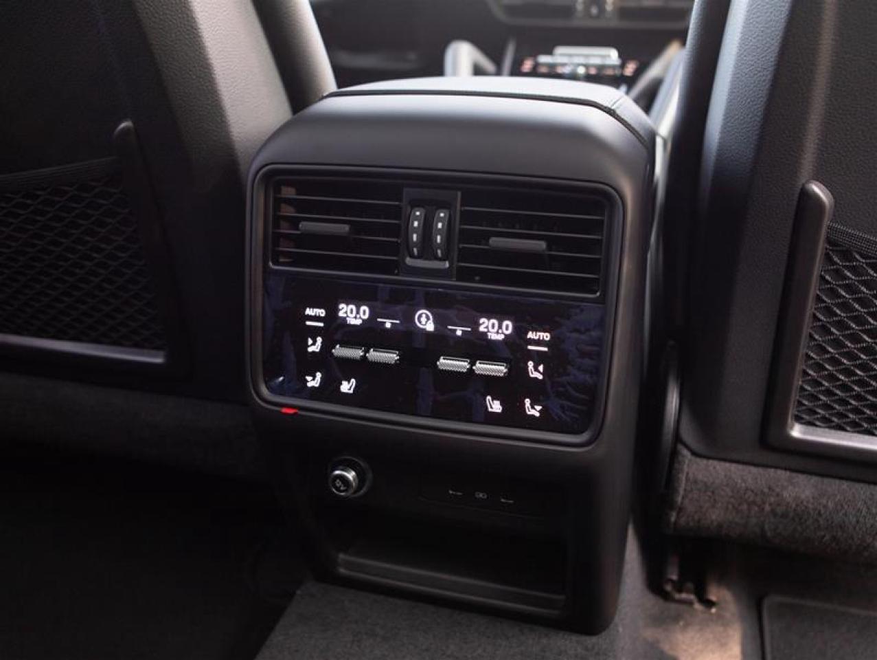 2025 Porsche Cayenne e-Hybrid AWD Photo